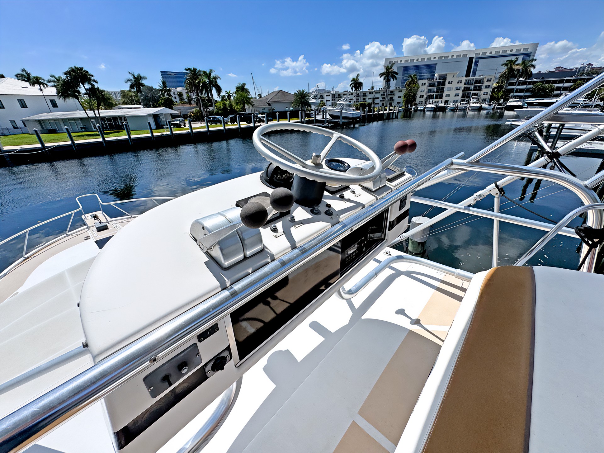 Yacht Photo 23
